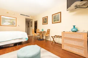 *Free Parking*10 Min to Beach* - Image 5