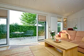 Amber Lodge - Hot Tub - Free Parking & WiFi - Image 4