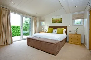 Amber Lodge - Hot Tub - Free Parking & WiFi - Image 3