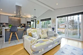 Nyland Lodge, Hot Tub - Fireplace- Free WiFi & Parking - Image 4