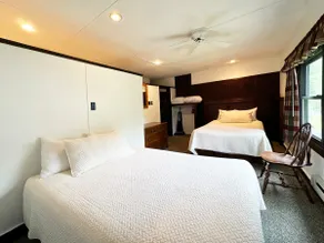 Poconos Rustic 2BR in the Poconos on Private Resort - Image 4