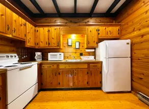 Poconos Rustic Studio Apartment in the Poconos on Private Resort - Image 3