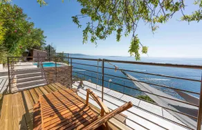Luxury villa with stunning views in Théoule sur - Image 2