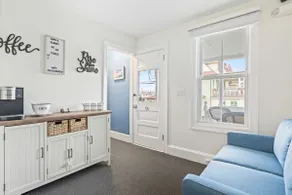 New & Private Suite 1 Block to Beach - Image 2