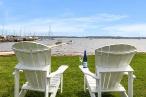 Waterfront Loft 2 Bedroom Posh Condo Downtown - Image 2