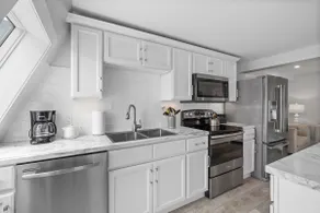Waterfront Loft 2 Bedroom Posh Condo Downtown - Image 5