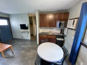 The Sojourn - Apartment 305 - Image 2