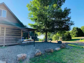 Valley View A and B - Rustic Log Cabin - Image 3