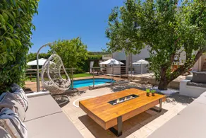 Appartement adapté aux familles avec piscine privée, jardin et barbecue | Vue piscine | Avec animaux acceptés - Image 3