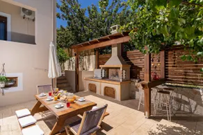 Appartement adapté aux familles avec piscine privée, jardin et barbecue | Vue piscine | Avec animaux acceptés - Image 5