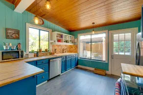 2 Mi to Riverwalk: Palmetto Gem w/ Fire Pit & BBQ - Image 5