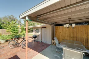2 Mi to Riverwalk: Palmetto Gem w/ Fire Pit & BBQ - Image 3