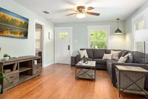 Allies Spot | 2/2 Cottage | 1 King, 1 Queen | Outdoor Hanging Bed | Dogs Allowed w/Fee - Image 4