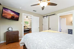 Allies Spot | 2/2 Cottage | 1 King, 1 Queen | Outdoor Hanging Bed | Dogs Allowed w/Fee - Image 5