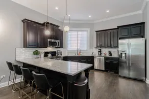 Modern Luxury 4 Bed/3.5 Bath with Garage Parking! - Image 2
