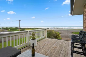 Esplanade Escape, Beachfront, Whale Watching, Surf - Image 4
