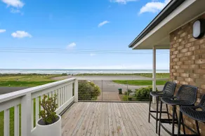 Esplanade Escape, Beachfront, Whale Watching, Surf - Image 3