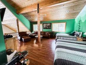 Peaceful Cabin Retreat Hot Tub, AC, Pet Friendly - Image 5