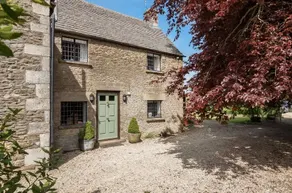 Cotswold Farmhouse with Swimming Pool - Image 5