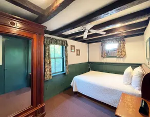 Charming Cottage on Private Resort in the Poconos - Image 5