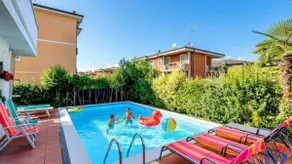 Desenzanoloft: Garden and Pool - Image 2