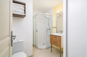 Suite for 4 people - Image 5