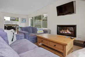 Modern Kiwi Bach - Waihi Beach Holiday Home - Image 3