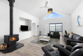 The Kingfisher- Robe Central | Wifi | Wood Fire - Image 5