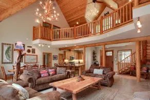 Rivercrest Lodge with Hot Tub-Pool Table-Firepit - Image 2