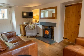 The Old Cop Shop -  2-Bed cottage with log-burner, walking distance to boats and the Lake - Image 2