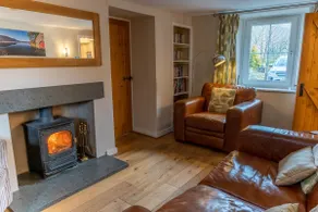 The Old Cop Shop -  2-Bed cottage with log-burner, walking distance to boats and the Lake - Image 3