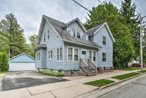 Walkable Lake Elkhart Apt: Dine, Shop, Swim! - Image 3