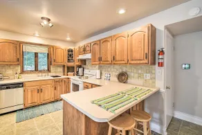 Walkable Lake Elkhart Apt: Dine, Shop, Swim! - Image 2