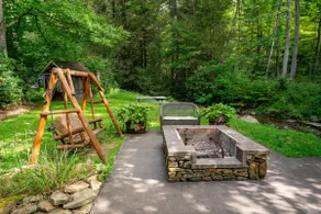Dreamy Steam Front Cottage w/ Hot Tub and Fire Pit - Image 4