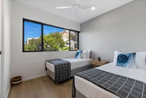 SPECTACULAR THREE BAYS - Image 5