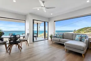 SPECTACULAR THREE BAYS - Image 4