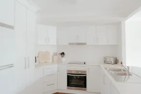 Bayside Court- Central Townhouse, Pool, 3 Bedroom - Image 5