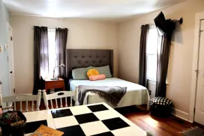 Rare Hideaway on Main, Retro unit - Image 5