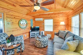 ‘Our Lakeside Retreat’ w/ Deck on Lake Herrington! - Image 4