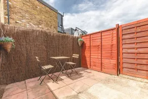 Charming cottage in WINDSOR - WALK TO CASTLE &SHOPS! - By Tempstay - Image 4