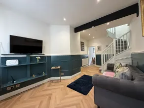 Charming cottage in WINDSOR - WALK TO CASTLE &SHOPS! - By Tempstay - Image 2