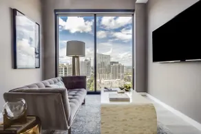 Cityscape Retreat in Heart of Midtown - Image 4