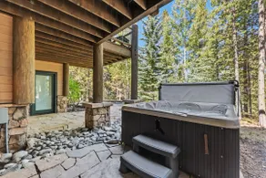 Spacious Mountain Chalet - Hot Tub & Secluded! - Image 4