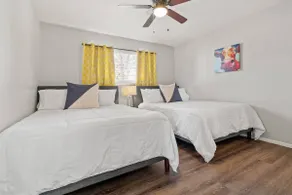 Easily Walk to ATT Stadium! Clean and Spacious - Image 2