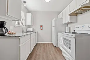 Easily Walk to ATT Stadium! Clean and Spacious - Image 3