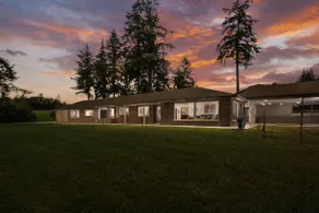 Dundee Wine Country Estate, Single Lvl, Huge Patio, Vineyard Views, Free Tastings, Foosball, FirePit - Image 2