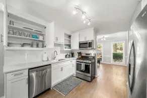 Beautiful & large newly renovated 5 bedroom house. - Image 3