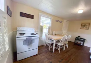 Meadowview Cottage at Historic Brookfield Estate - Image 5