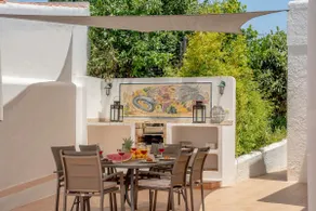 16 Centeanes - Fabulous Location Just Short Walk t - Image 3