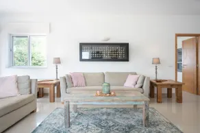 16 Centeanes - Fabulous Location Just Short Walk t - Image 2